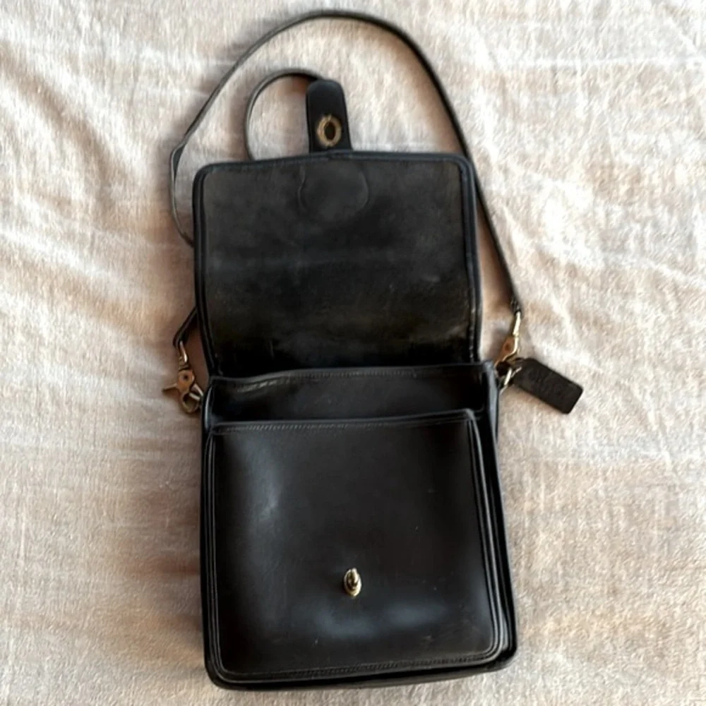 Vintage Coach Classic Leather Crossbody - Picture 2 of 13